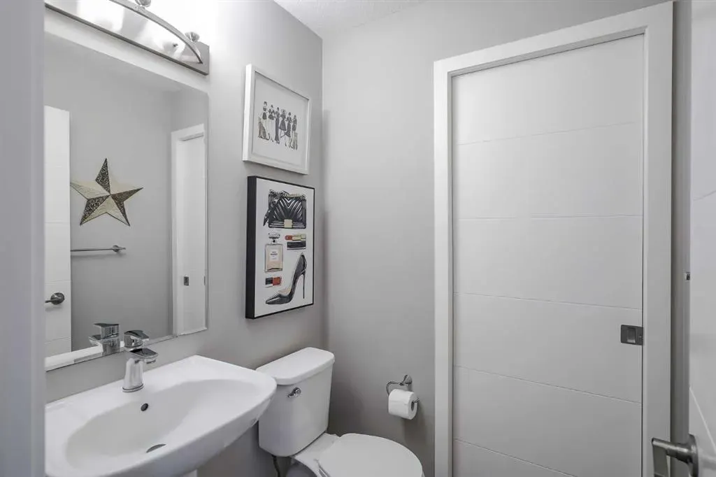 130 Redstone Walk NE, #203