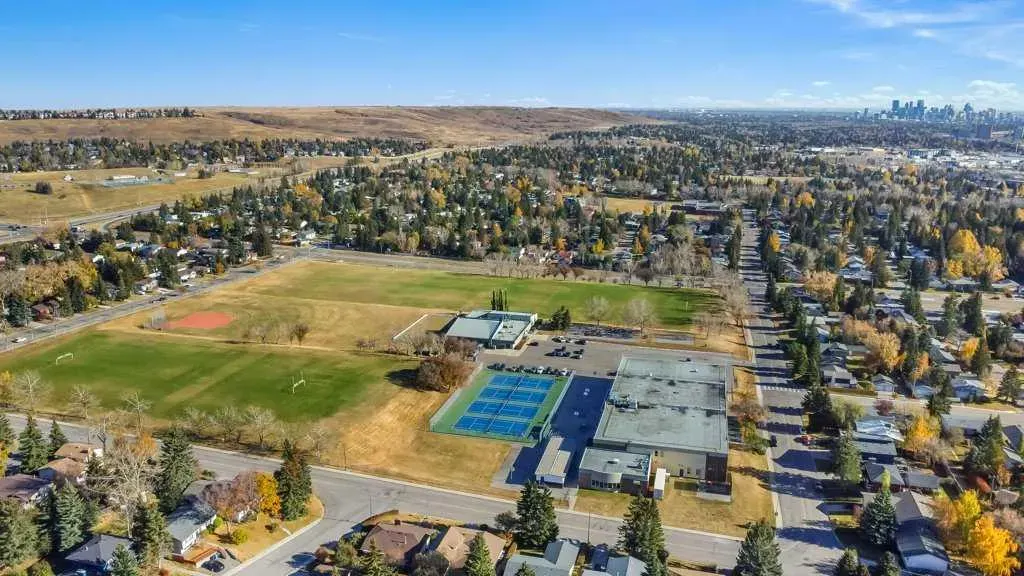 5400 dalhousie Drive NW, #56