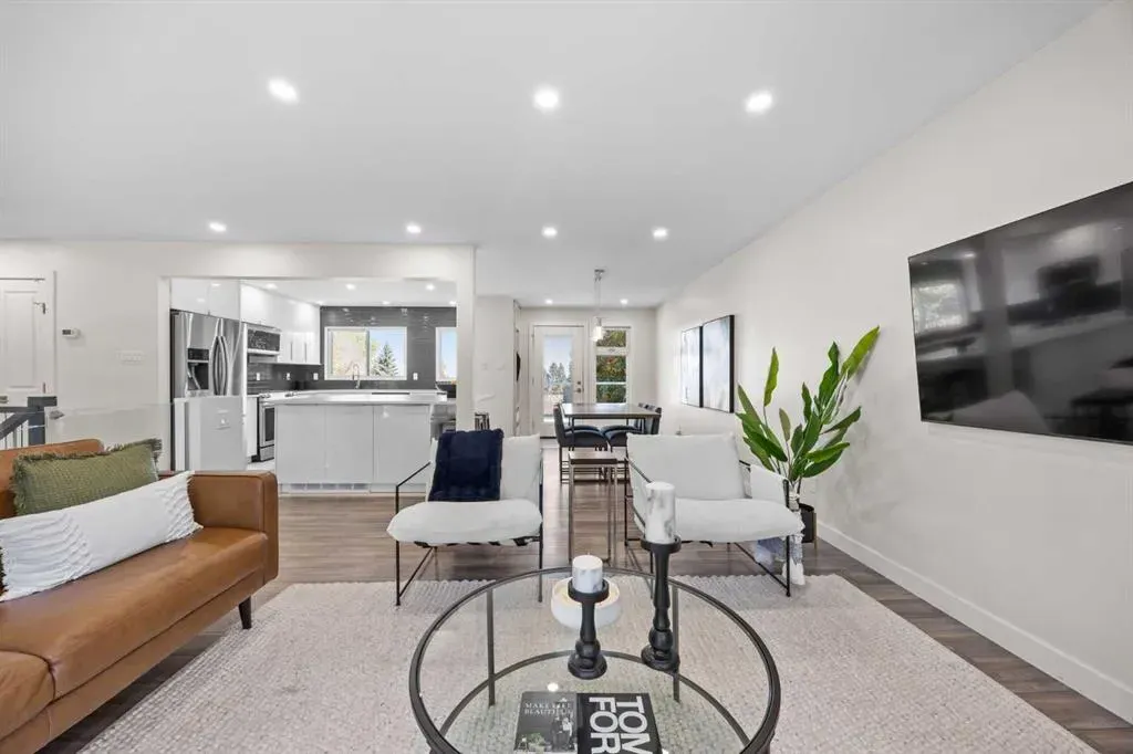 827 Canaveral Crescent SW