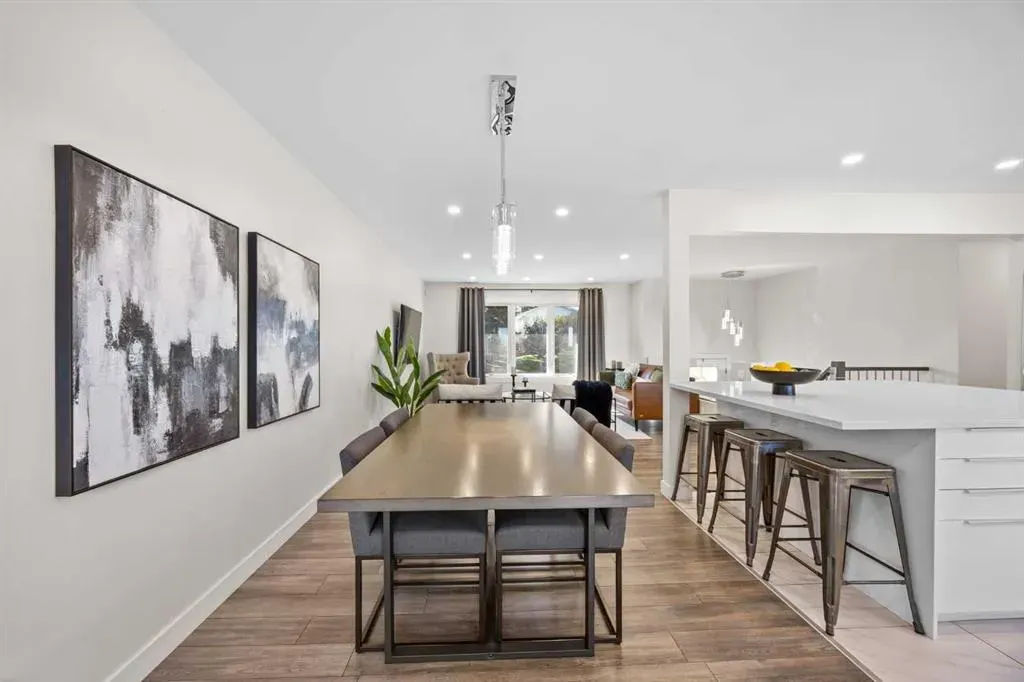 827 Canaveral Crescent SW