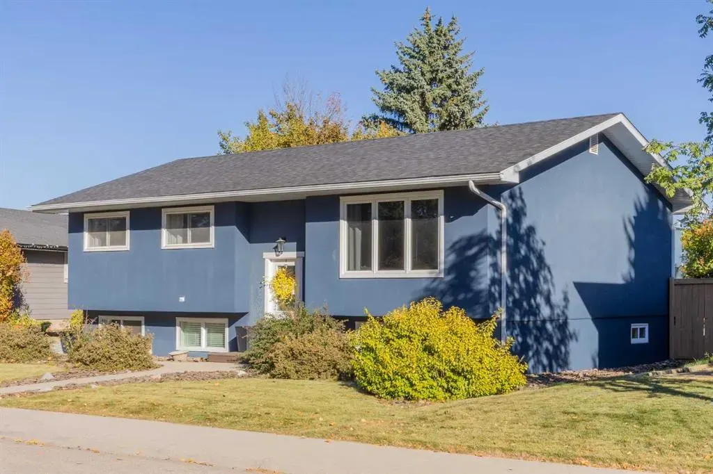 827 Canaveral Crescent SW