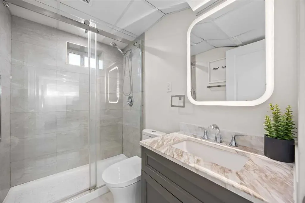 827 Canaveral Crescent SW