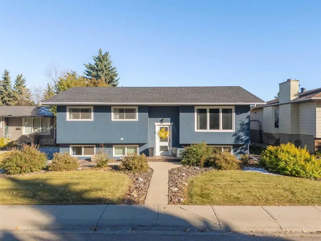 827 Canaveral Crescent SW