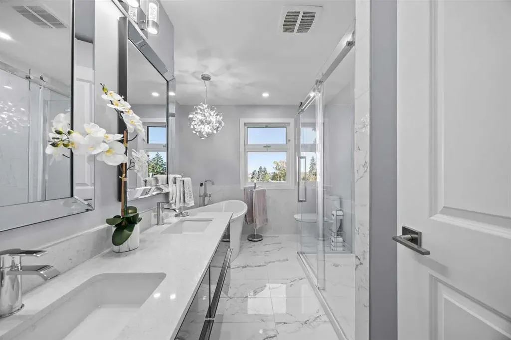 827 Canaveral Crescent SW