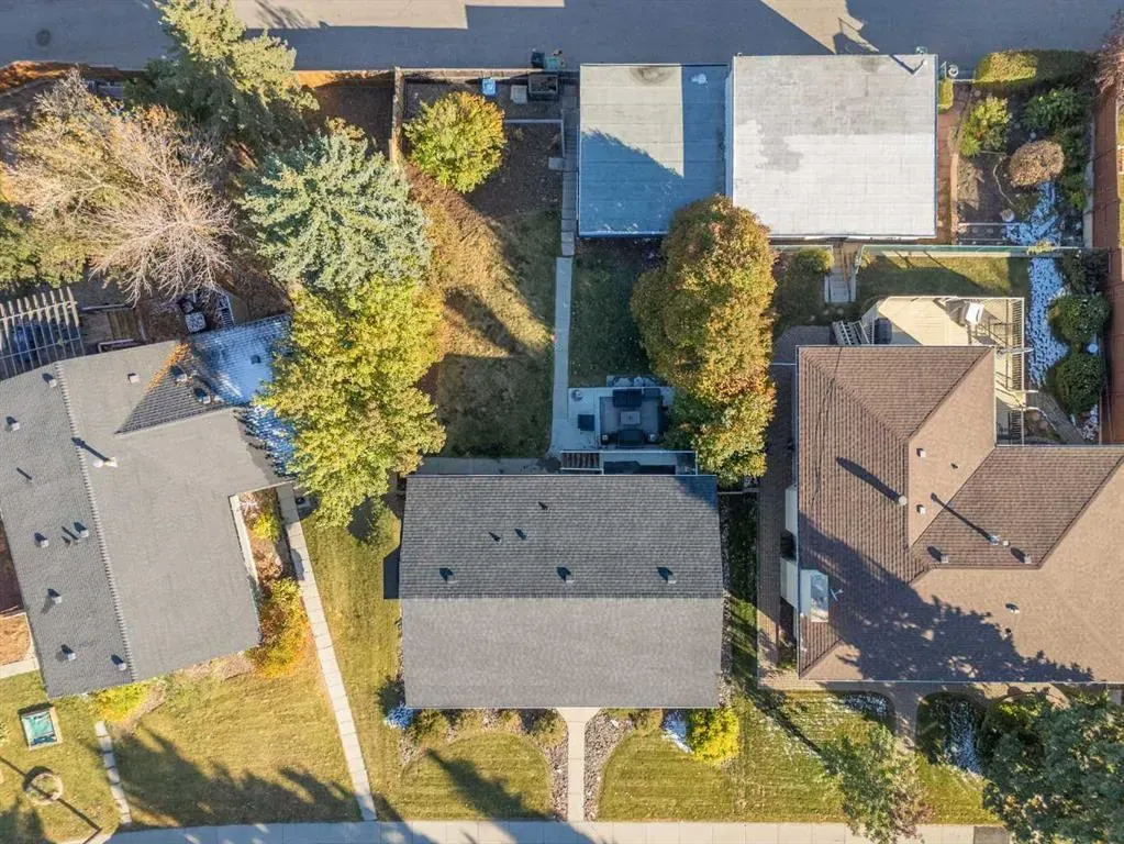 827 Canaveral Crescent SW