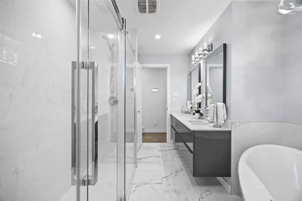 827 Canaveral Crescent SW