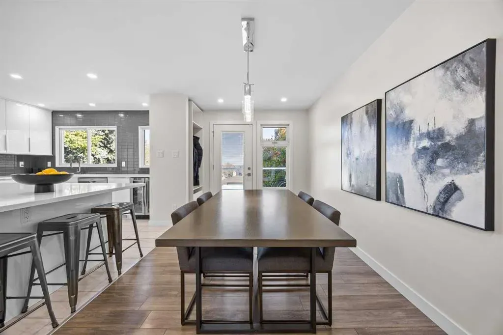 827 Canaveral Crescent SW