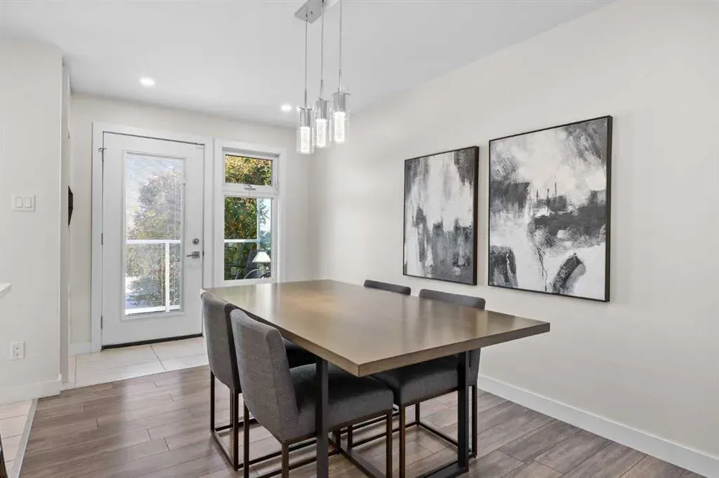 827 Canaveral Crescent SW