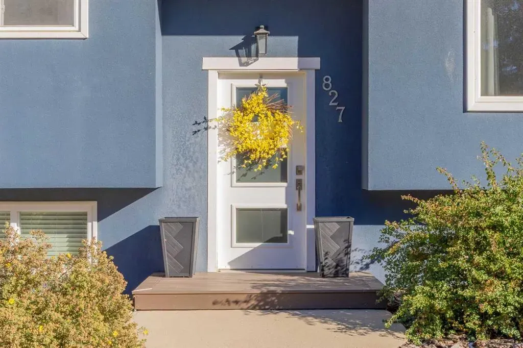 827 Canaveral Crescent SW