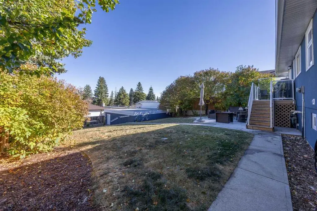 827 Canaveral Crescent SW