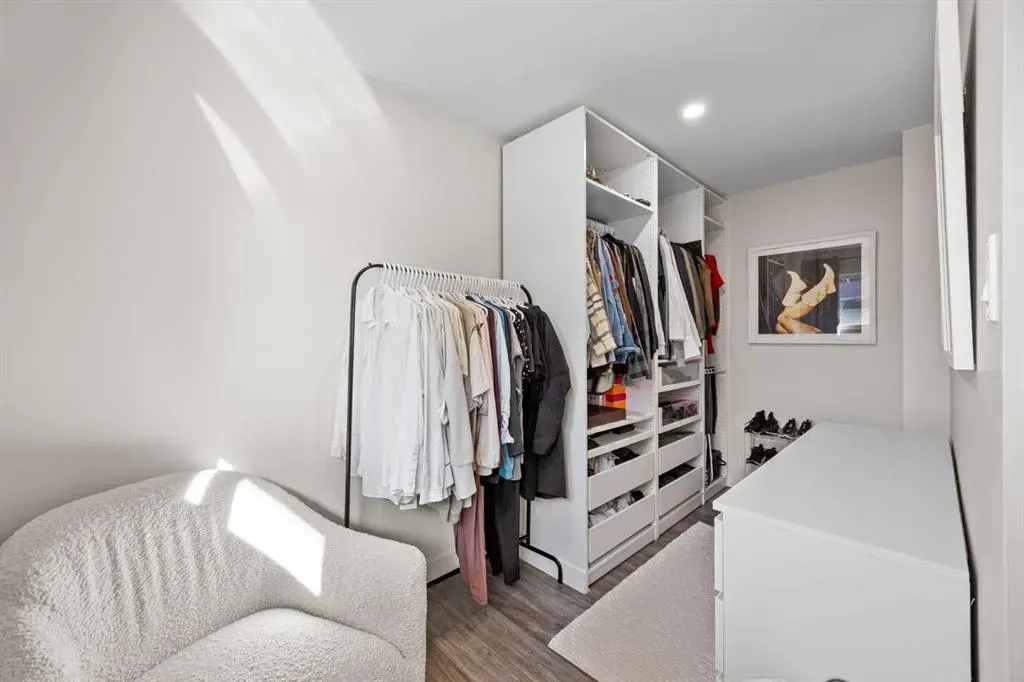 827 Canaveral Crescent SW