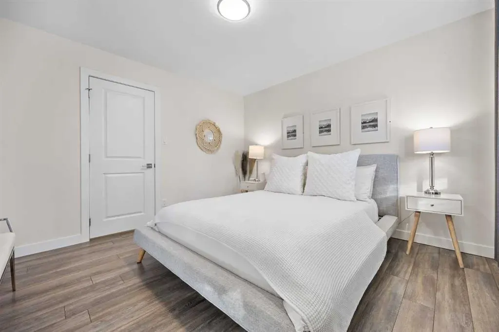 827 Canaveral Crescent SW