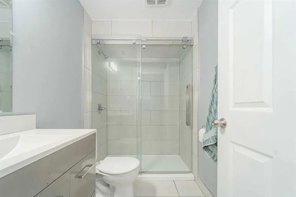 221 Silkstone Road W, #5