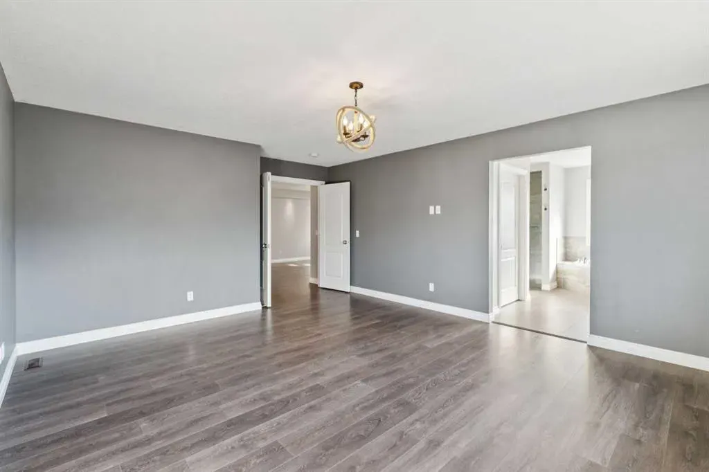 383 Evansglen Drive NW