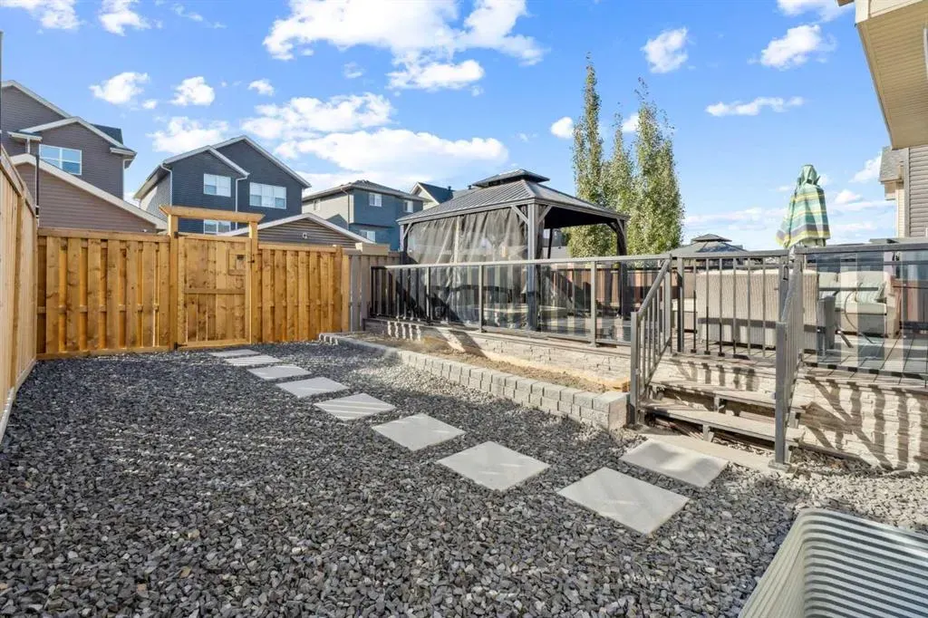 383 Evansglen Drive NW