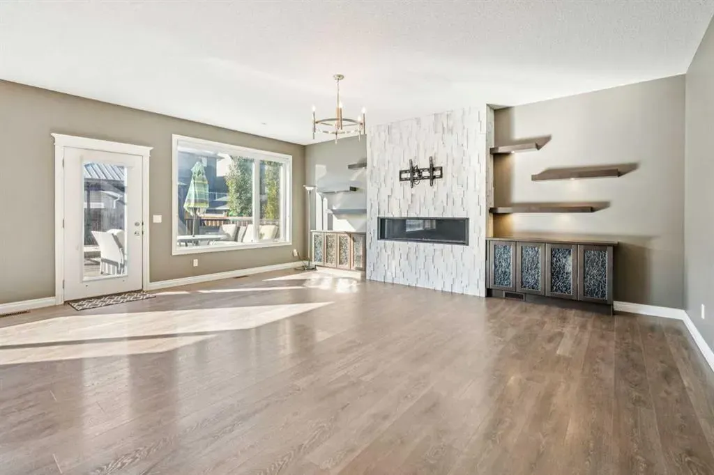 383 Evansglen Drive NW