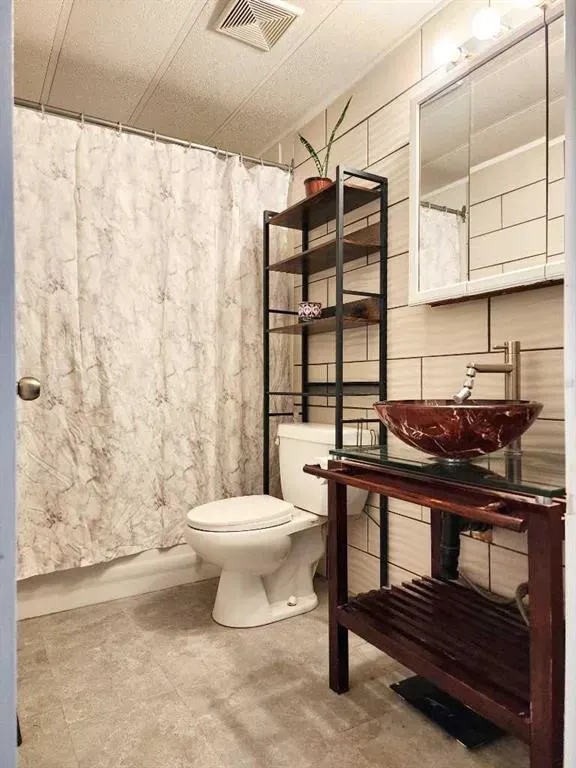 34 Willow Road W