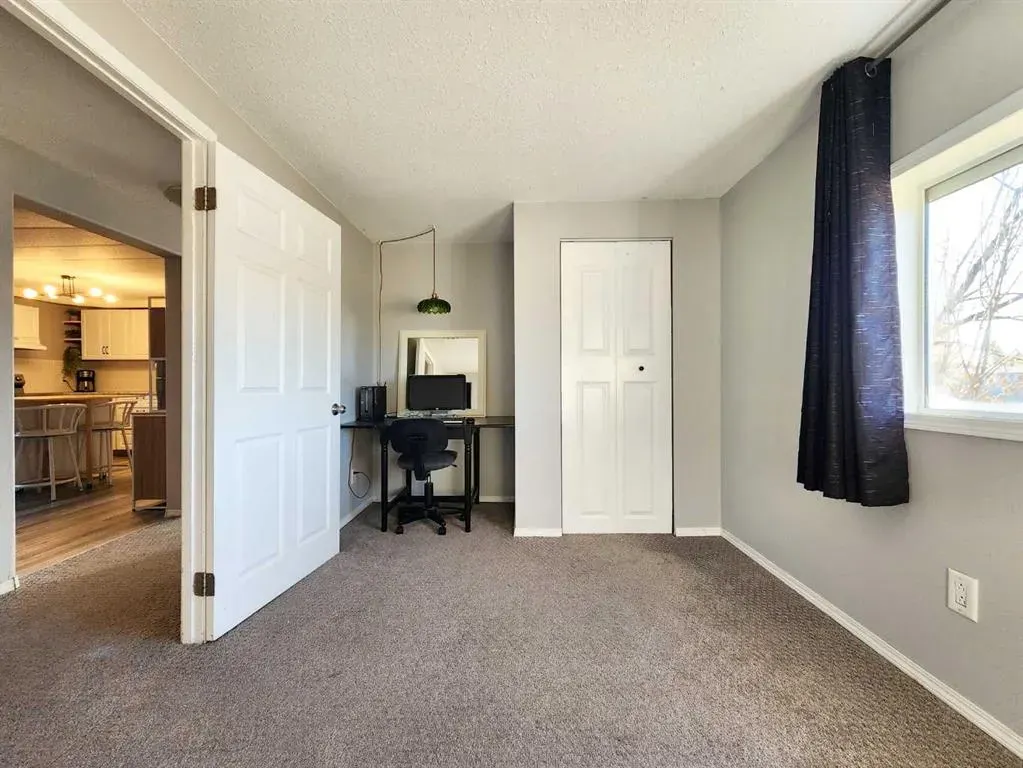 34 Willow Road W