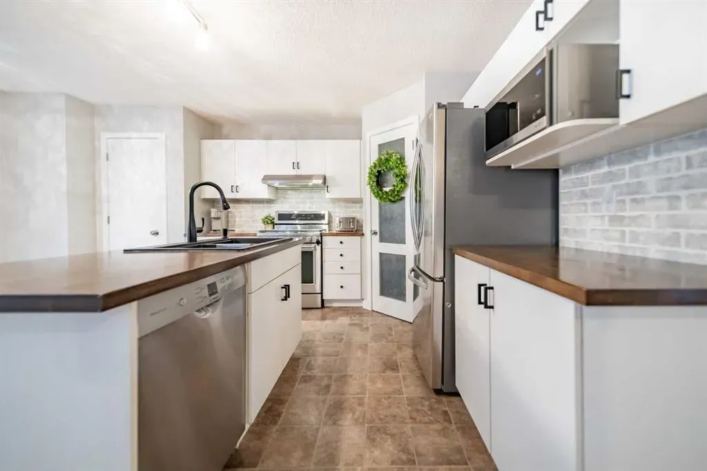 17 Hidden Close NW