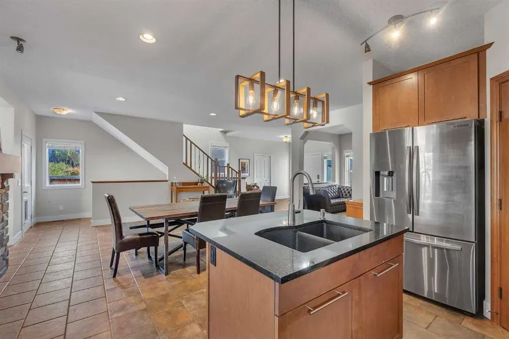 103 Aspen Stone Crescent SW