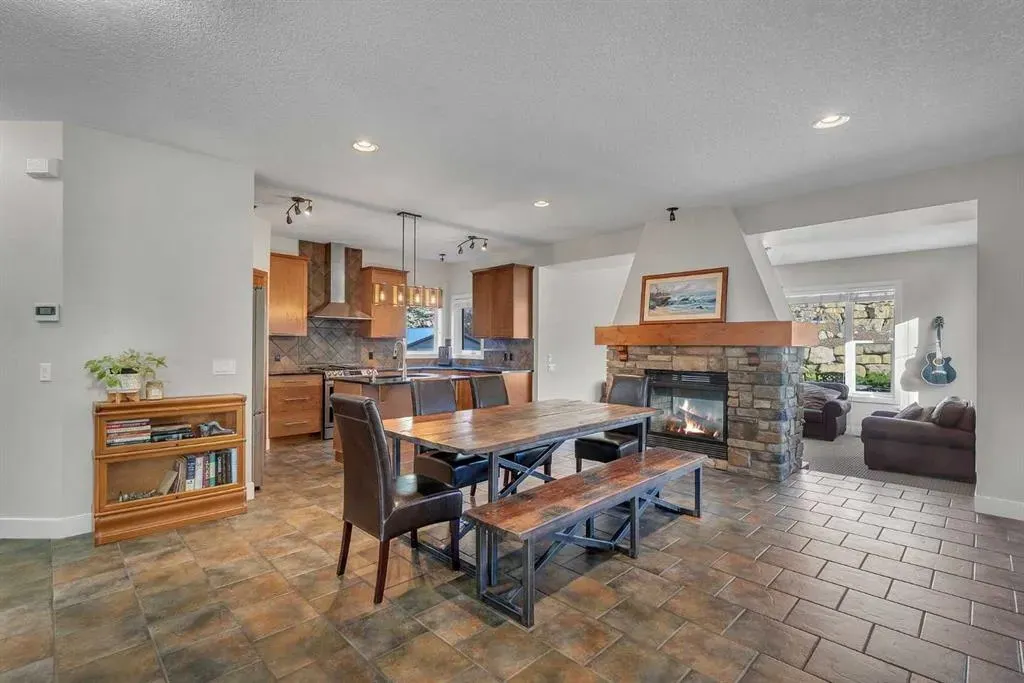 103 Aspen Stone Crescent SW