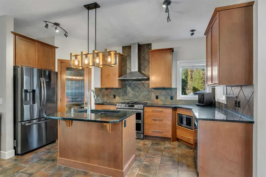 103 Aspen Stone Crescent SW