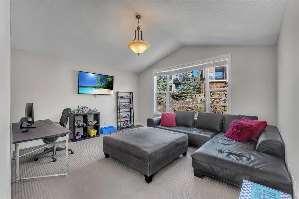 103 Aspen Stone Crescent SW