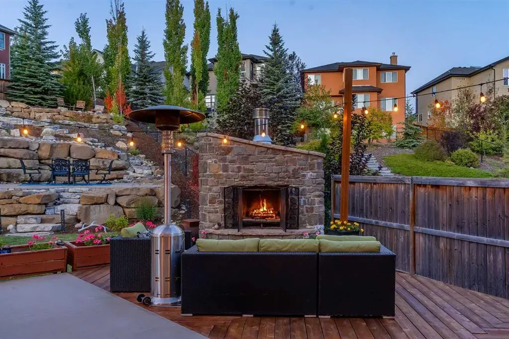 103 Aspen Stone Crescent SW