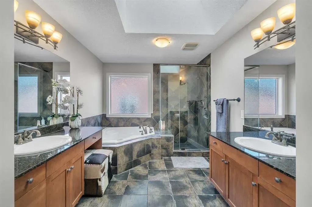 103 Aspen Stone Crescent SW