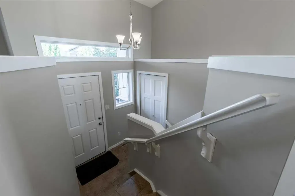 230 Mt Sundance Crescent W