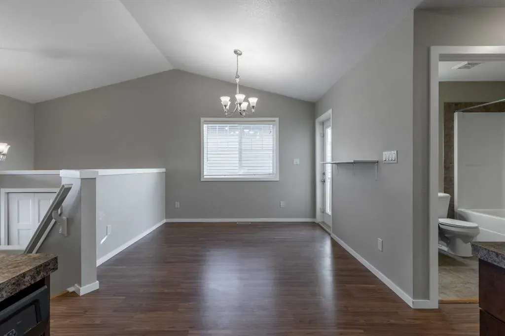 230 Mt Sundance Crescent W