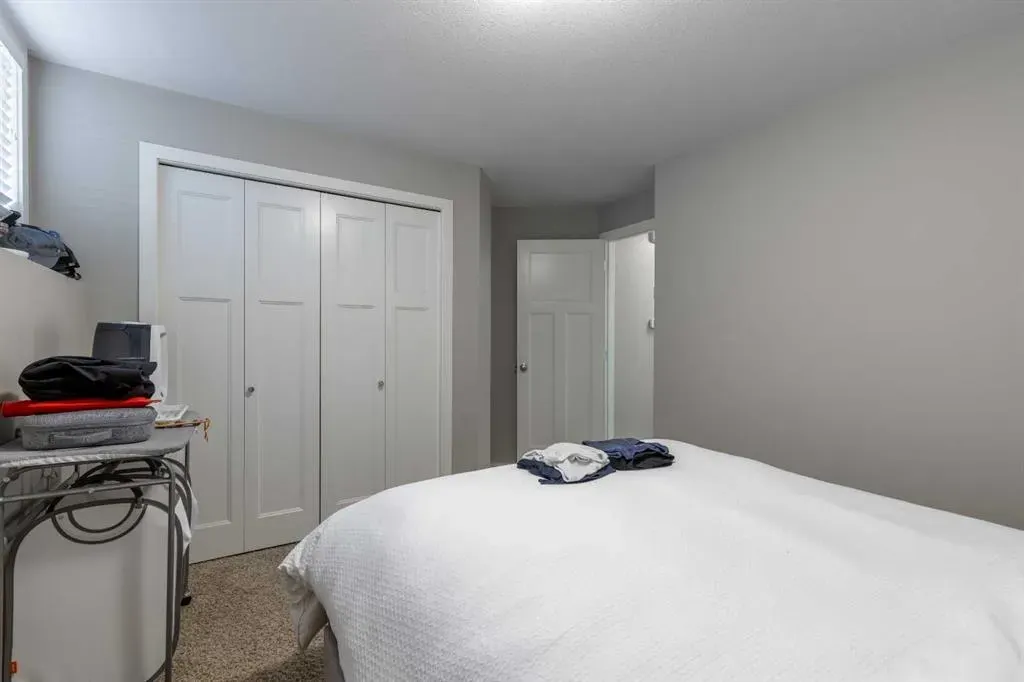 230 Mt Sundance Crescent W