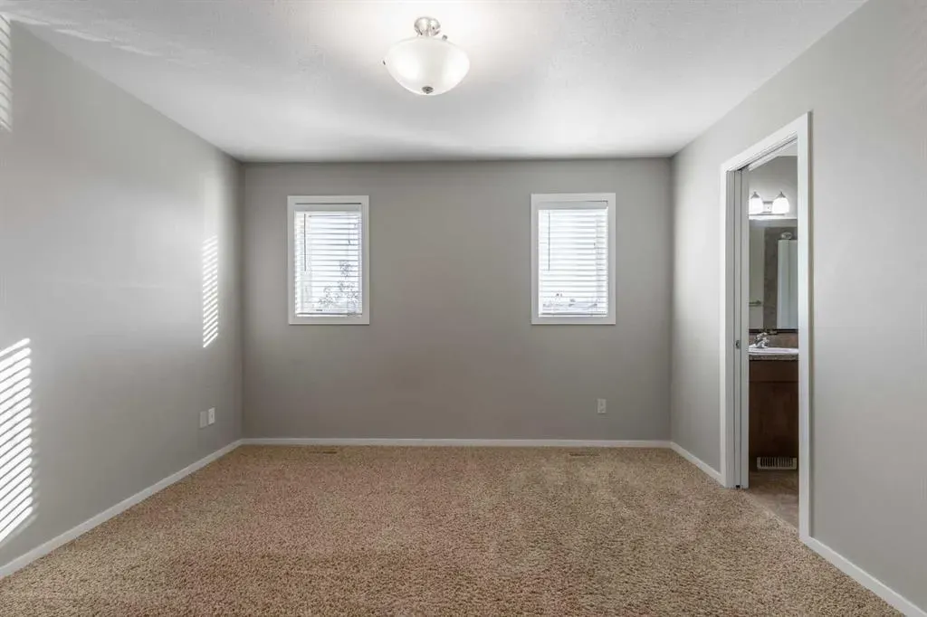 230 Mt Sundance Crescent W