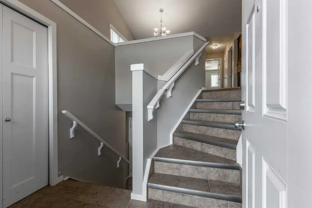 230 Mt Sundance Crescent W