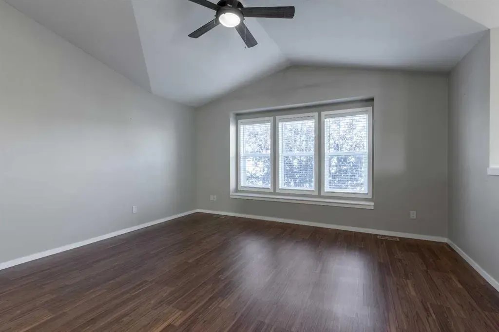 230 Mt Sundance Crescent W
