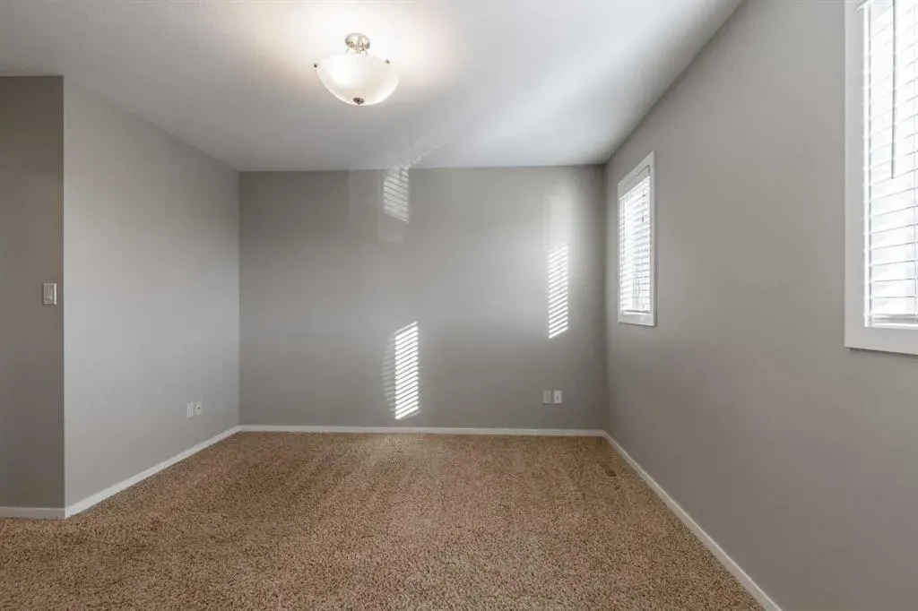 230 Mt Sundance Crescent W