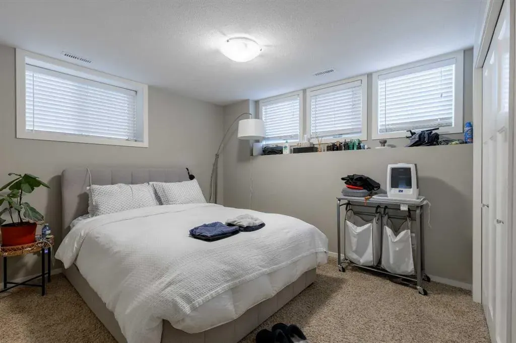 230 Mt Sundance Crescent W
