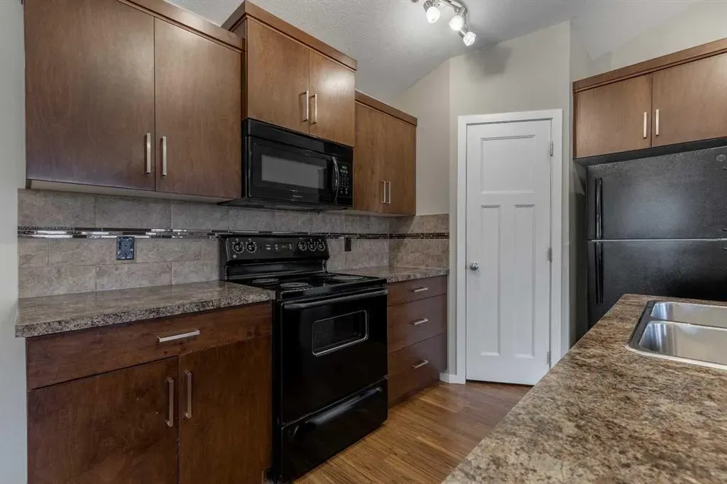 230 Mt Sundance Crescent W