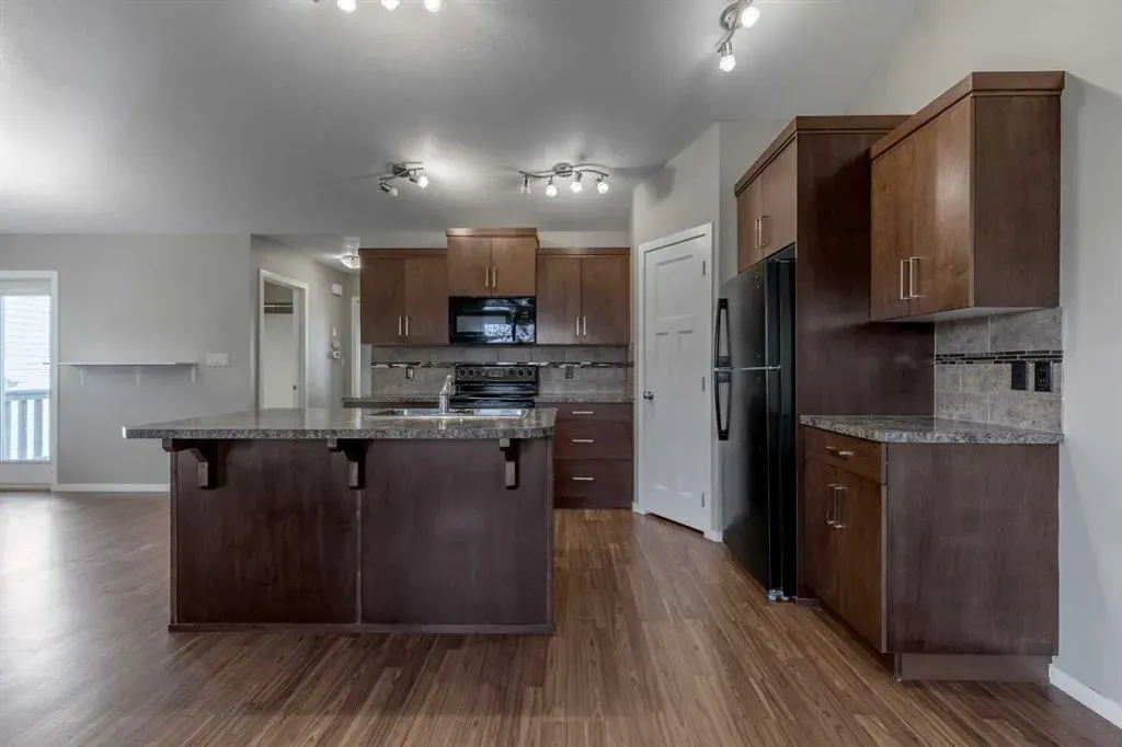 230 Mt Sundance Crescent W