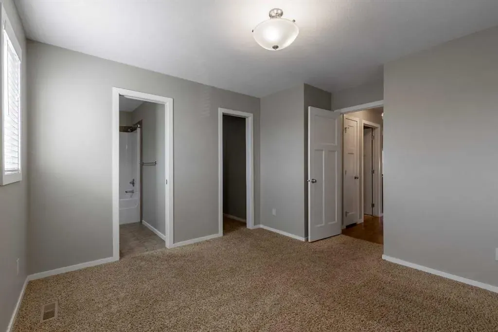 230 Mt Sundance Crescent W