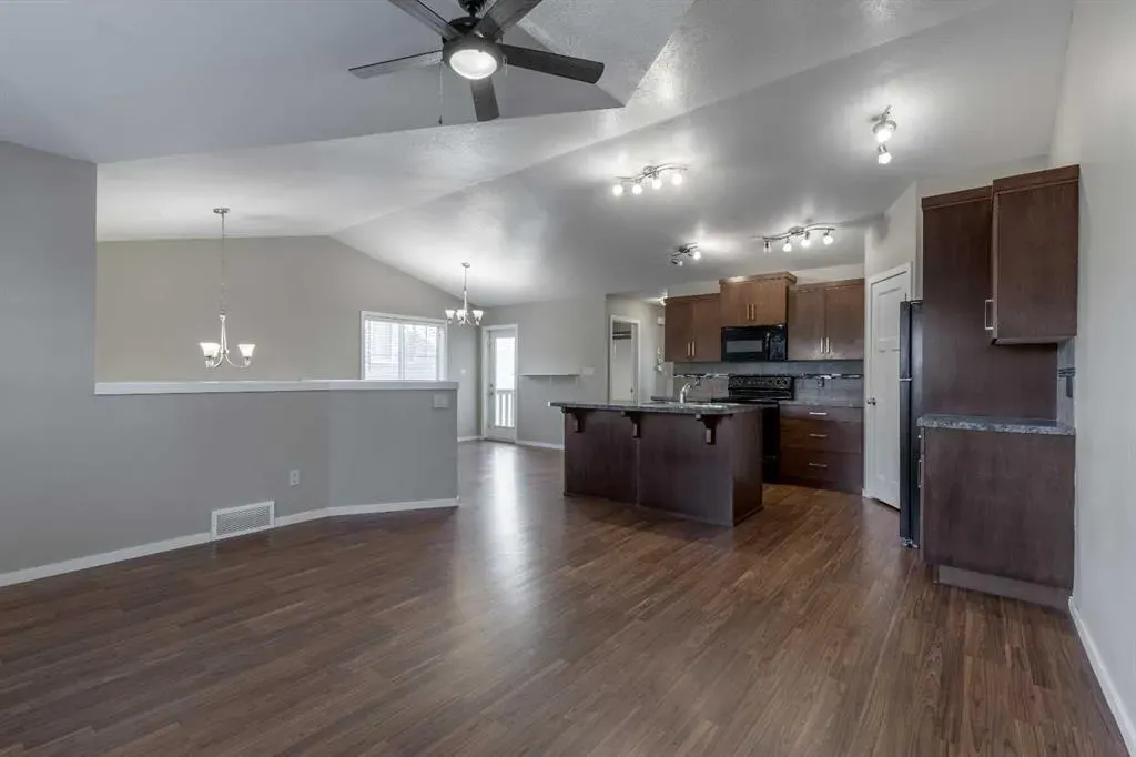 230 Mt Sundance Crescent W