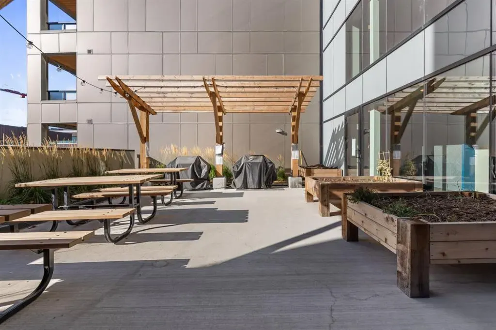 3932 University Avenue NW, #220