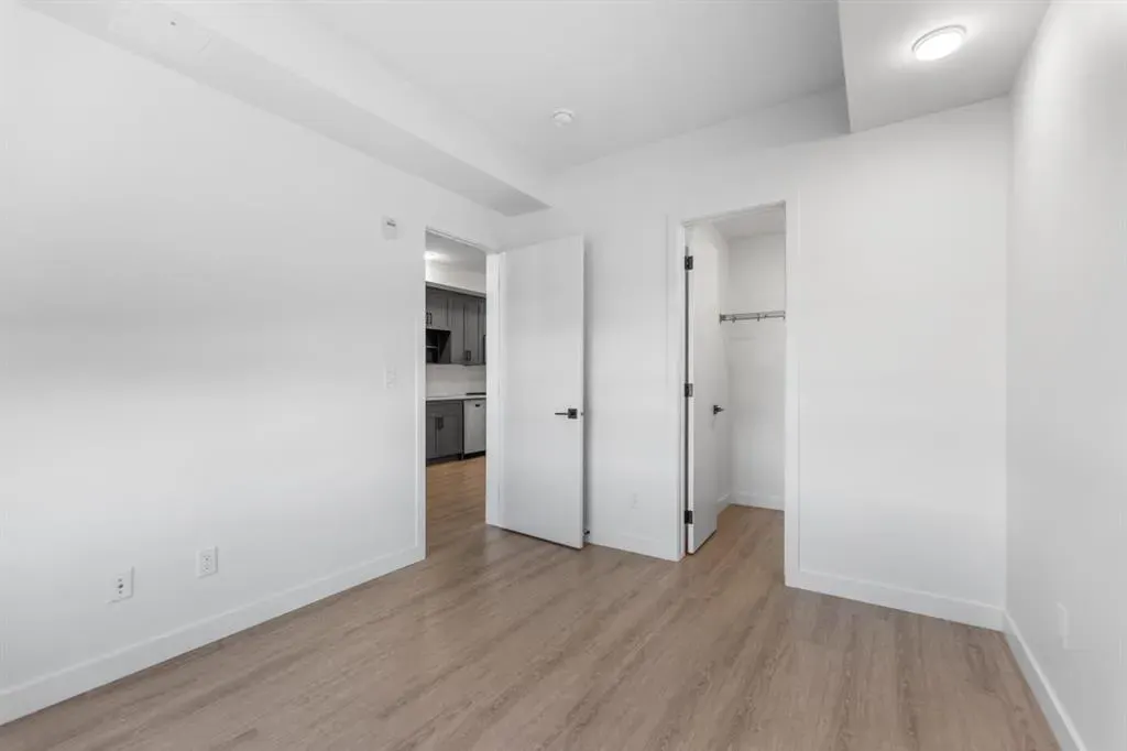 3932 University Avenue NW, #220