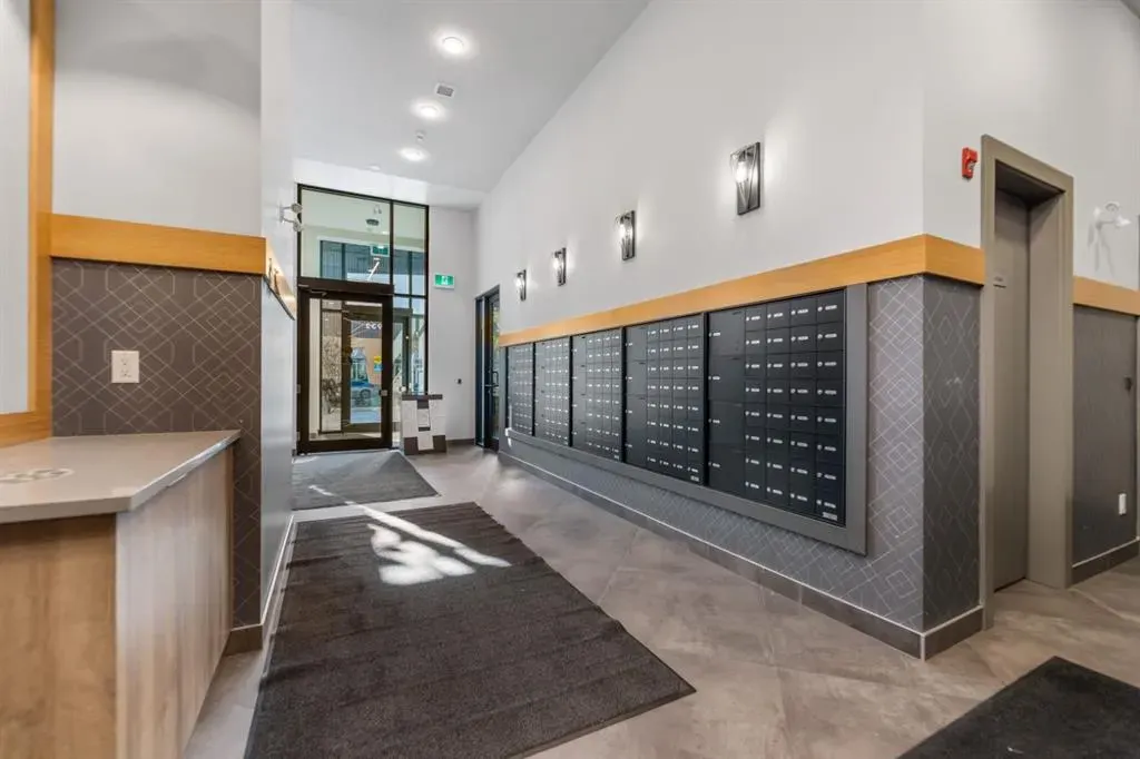 3932 University Avenue NW, #220