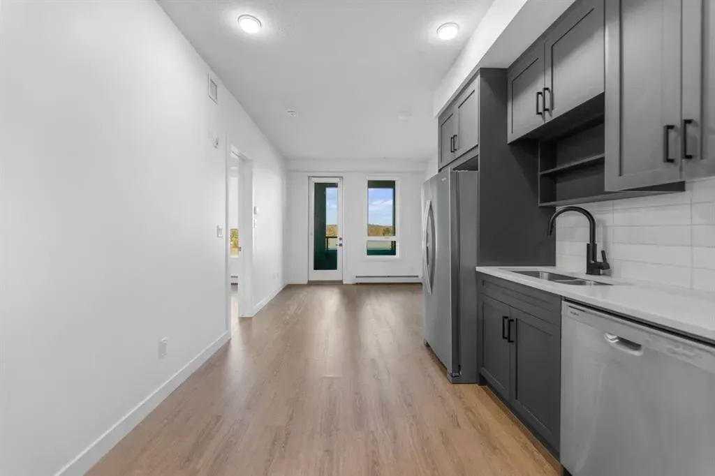 3932 University Avenue NW, #220