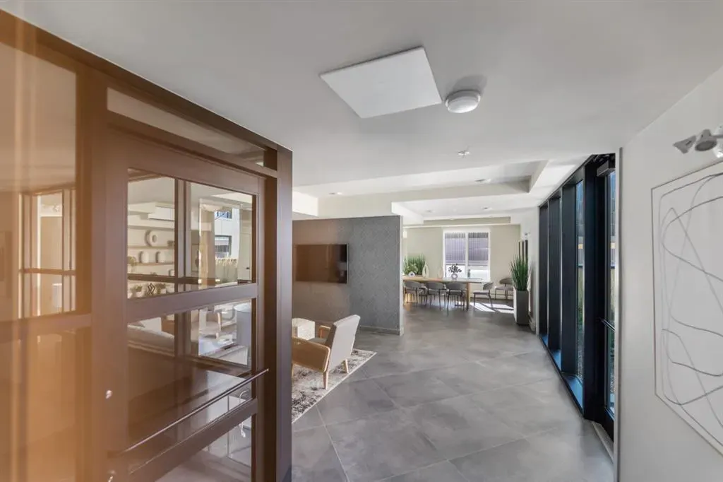 3932 University Avenue NW, #220