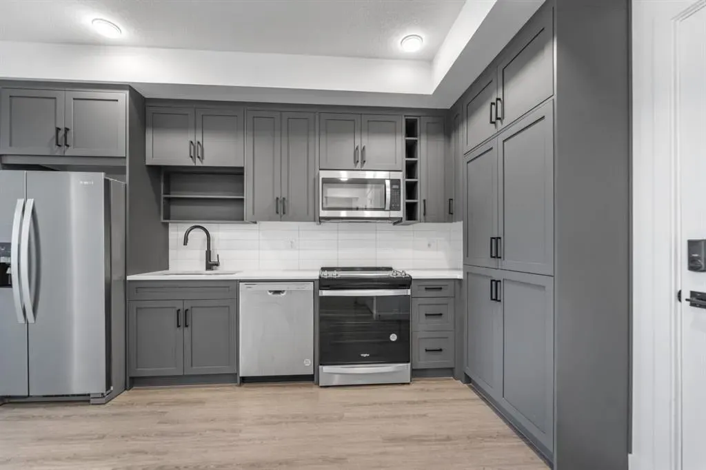 3932 University Avenue NW, #220