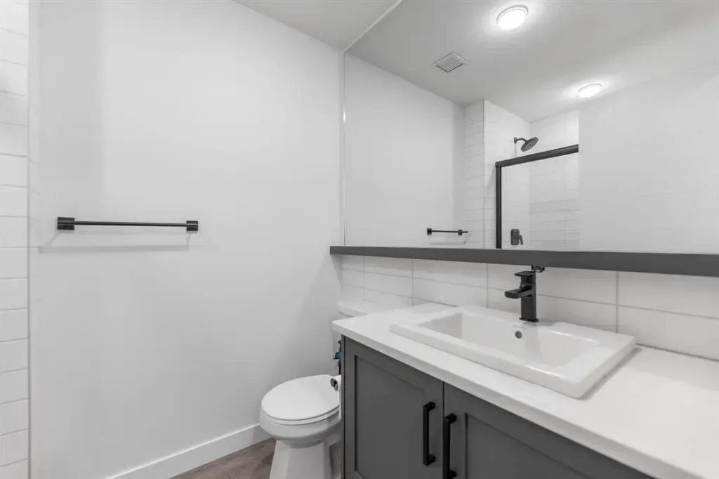 3932 University Avenue NW, #220