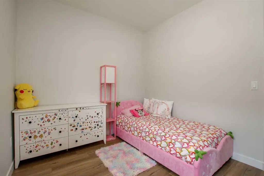 7 Thayer Close