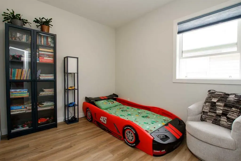 7 Thayer Close